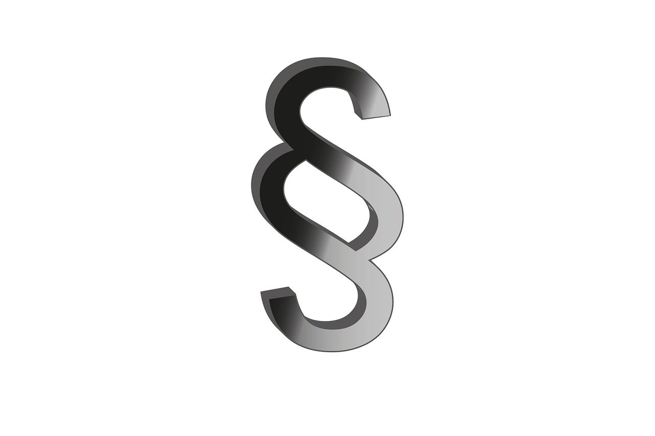 découvrez le formalisme juridique, une théorie du droit qui met l'accent sur l'application stricte des règles et des procédures légales. comprenez ses principes, avantages et limites dans l'interprétation des lois.