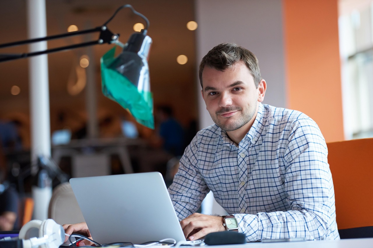 découvrez comment l'impact des employés façonne la réussite de votre entreprise : stratégies, études de cas et conseils pour valoriser et maximiser le rôle de chaque collaborateur.
