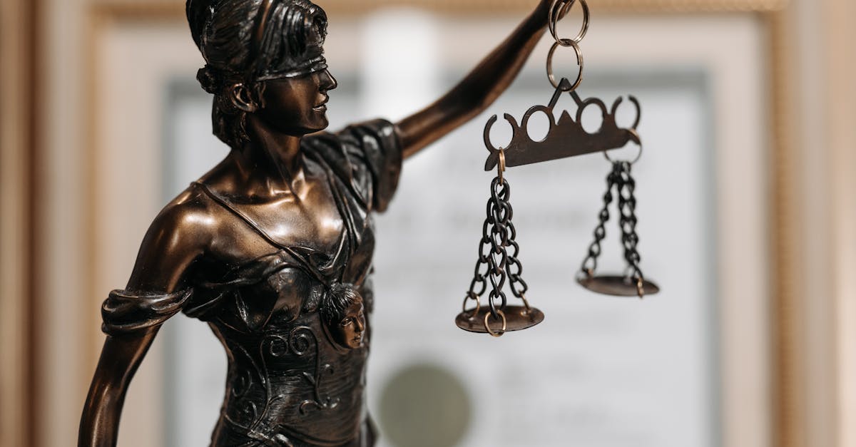 Comprendre les normes de droit : fondamentaux et enjeux